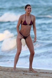 doutzen-kroes-in-bikini-bahia-beach-in-brazil-11.jpg