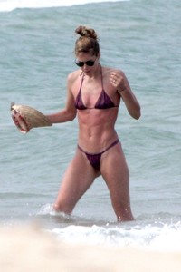 doutzen-kroes-in-bikini-enjoys-beach-day-in-bahia-2.jpg