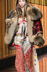 dsquared2-m-clp-rf18-2101.thumb.jpg.e359d90f0d8ca34a7c702c44726dec93.jpg