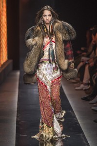 dsquared2-m-rf18-0412.thumb.jpg.4b44051f0d5b5a6cdbc09d0203b07c1c.jpg