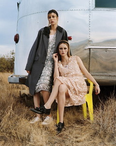 edie_miu_miu_ss18_wearesodroee_2.thumb.jpg.64993d9c0f00042503d83197d7ca64f0.jpg