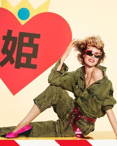 edie_vogueparis_feb18_vogueparis.thumb.jpg.80e9bb5416e7908af1b362240e43f84f.jpg