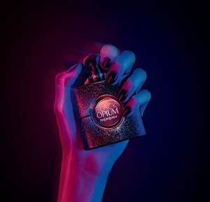 edie_yslblackopium_ss18_glowingedt_3.thumb.jpg.88e63425348994e522829c6257e5d187.jpg