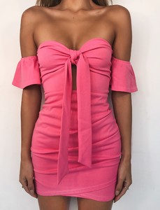 ee77cab15887fd8211f5d6497099f2ef_billie-dress-pink_4000x4000.jpg