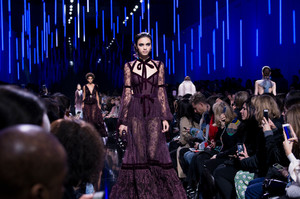elie-saab-atm-rf17-9374.thumb.jpg.e2fa46fba24253232ff9bb8570051032.jpg
