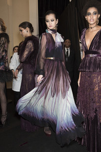 elie-saab-bks-z-rf17-8331.thumb.jpg.0c03deb08df3e7115ed996c6835d5c14.jpg