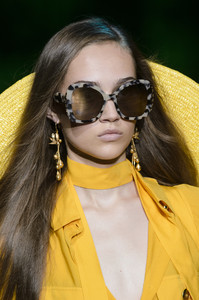 elie-saab-clp-rs18-0729.thumb.jpg.cde26086cddc7ed0e6ffb18c1e4a9709.jpg