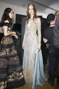 elie-saab-hc-bks-m-rf17-0939.thumb.jpg.123ee275f0d807805eb65e5ecb211e22.jpg