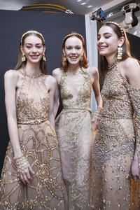 elie-saab-hc-bks-s-rs17-1929.thumb.jpg.c62665c73ccbaa2575be87cc74d7d398.jpg