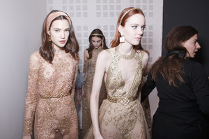 elie-saab-hc-bks-s-rs17-2050.thumb.jpg.deade4deb9403482aeaf953c5db0cafa.jpg