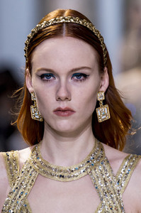 elie-saab-hc-clp-rs17-0245.thumb.jpg.b558a864ea2e714ad22cf0aabeb0986c.jpg