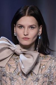 elie-saab-hc-clp-rs18-3493.thumb.jpg.2655044f47bf153a33dedcab46606b2f.jpg