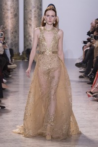 elie-saab-hc-rs17-0409.thumb.jpg.bbc9090badfe7777fed5c7862201862d.jpg