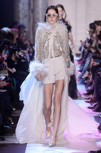 elie-saab-hc-rs18-0556.thumb.jpg.f08ec7d25c535afeb85f5afe73e1e4c2.jpg