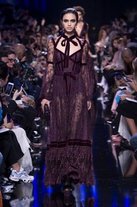 elie-saab-rf17-1219.thumb.jpg.caf6e76609d1c9816cf96d0e1530ea9d.jpg