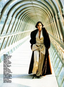 elle_italia_nov_1994_26.thumb.jpg.6d71e30a018f84c19883860b25b266e5.jpg