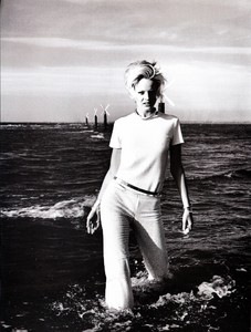 elle_us_jan_1996_10.thumb.jpg.49c9c32669bedd620bef9b5a562b0351.jpg