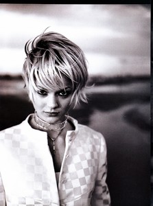 elle_us_jan_1996_9.thumb.jpg.c0a6f5cfdf9e2fcb5de87e31b23ad095.jpg
