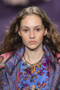 etro-clpa-rf17-8486.thumb.jpg.97350a33a0302c0ed93040f953e70da4.jpg