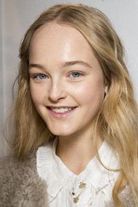 fendi-bks-z-rf17-6063.thumb.jpg.99b7b9f15e631fa4caac96b47e554718.jpg