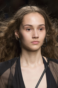 fendi-clp-rf17-5883.thumb.jpg.b1b1283166e8ea9bf470b88446e97b43.jpg