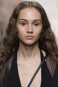 fendi-clpa-rf17-6199.thumb.jpg.6357bdf5b8519a1a2e551fbb9afb3d4b.jpg