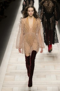 fendi-rf17-1001.thumb.jpg.9969f7668fdb91c6663590bd38a2ba3a.jpg
