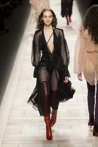fendi-rf17-1015.thumb.jpg.670b74878965c18d33e69ab3f9eb0b5a.jpg