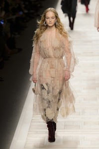 fendi-rf17-1024.thumb.jpg.41ff50db59b99294033e480df9cc453b.jpg