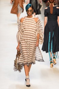 fendi-rs18-1055.thumb.jpg.6fd5103e45685c6d19031eda56b59936.jpg