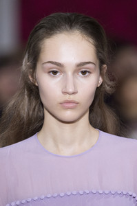 galliano-clpa-rf17-7508.thumb.jpg.f5b69d4b9a1779887f5861a311938e5e.jpg
