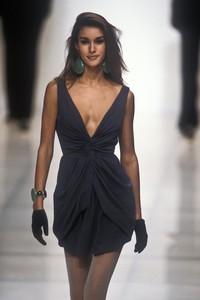 giorgio-armani-fw-1991-3.thumb.jpg.ea8ad5ce4ff9d13df3b024ad80bfe134.jpg