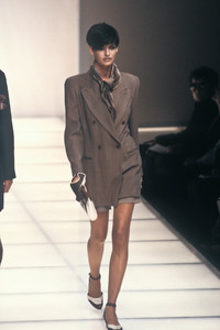 giorgio-armani-ss-1991-2.thumb.jpg.d6e6870c890b5ed6d82d712f8ec9de08.jpg