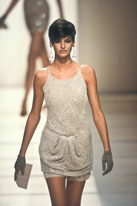 giorgio-armani-ss-1991-8.thumb.jpg.6e48d943f9fa5db564bc14c73467dd24.jpg