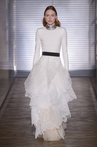 givenchy-hc-rs18-2307.thumb.jpg.549abd4c9fc9b47e7d9c3a43f26cda8c.jpg