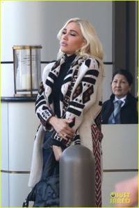 gwen-stefani-january-2018-05.jpg