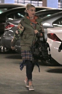 gwen-stefani-out-in-beverly-hills-01-24-2018-2.jpg