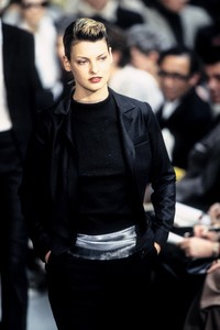 helmut-lang-fw-1994-9.thumb.jpg.7a2981ea0e3dd7b87c1c70d8c8ab2332.jpg