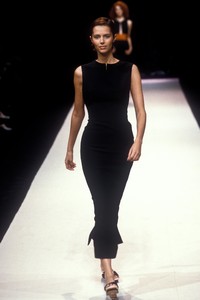 herve-leger-ss-1999-2.thumb.jpg.a62d546b9b0810441775fcee03633bb8.jpg