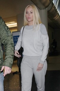 iggy-azalea-in-travel-outfit-returns-to-la-01-27-2018-6.jpg