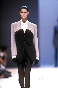 issey-miyake-fw-1990-6.thumb.jpg.56a2b345ec66a894a29ad111c0a33b6c.jpg