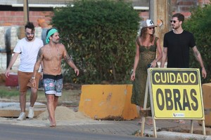 izabel-goulart-and-kevin-trapp-on-vacation-in-brasil-01-14-2018-2.thumb.jpg.f7499672b13dfa4ef02e5fbfbd02910a.jpg