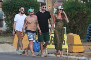 izabel-goulart-and-kevin-trapp-on-vacation-in-brasil-01-14-2018-3.thumb.jpg.0289c7022a8893ece1217b526f15c2c6.jpg