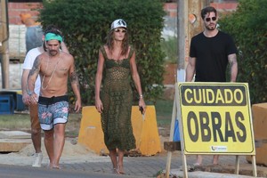 izabel-goulart-and-kevin-trapp-on-vacation-in-brasil-01-14-2018-4.thumb.jpg.8cd518c618d84d0ebb9bc5c8cd250306.jpg