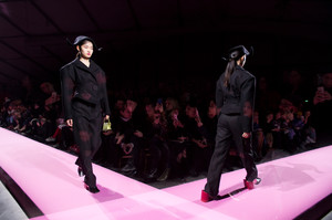 jacquemus-atm-rf17-0127.thumb.jpg.11990b6ba60e3032ec8998e9f6d921e2.jpg