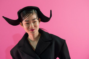 jacquemus-bks-v-rf17-0503.thumb.jpg.e4923dffccf06dcf72be10970748868b.jpg