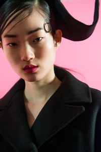 jacquemus-bks-v-rf17-0514.thumb.jpg.629908dfe2c0ff525b32a53c898b64c8.jpg