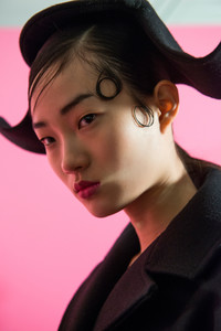 jacquemus-bks-v-rf17-0518.thumb.jpg.e21eb976f0d7b3c66c1a012452fd7969.jpg