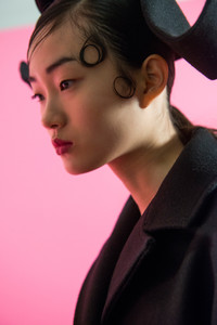 jacquemus-bks-v-rf17-0520.thumb.jpg.9db6eea1e3fe85b5d21ec768cdaeda19.jpg
