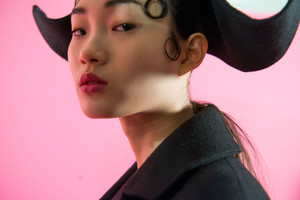 jacquemus-bks-v-rf17-0522.thumb.jpg.96e5299ac3cd102040355a4b7378de27.jpg